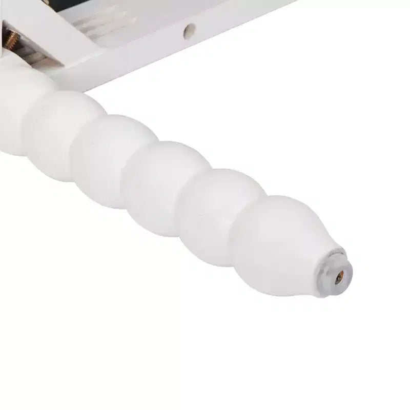 Sillón auxiliar tapizado Spool con estructura de madera torneada