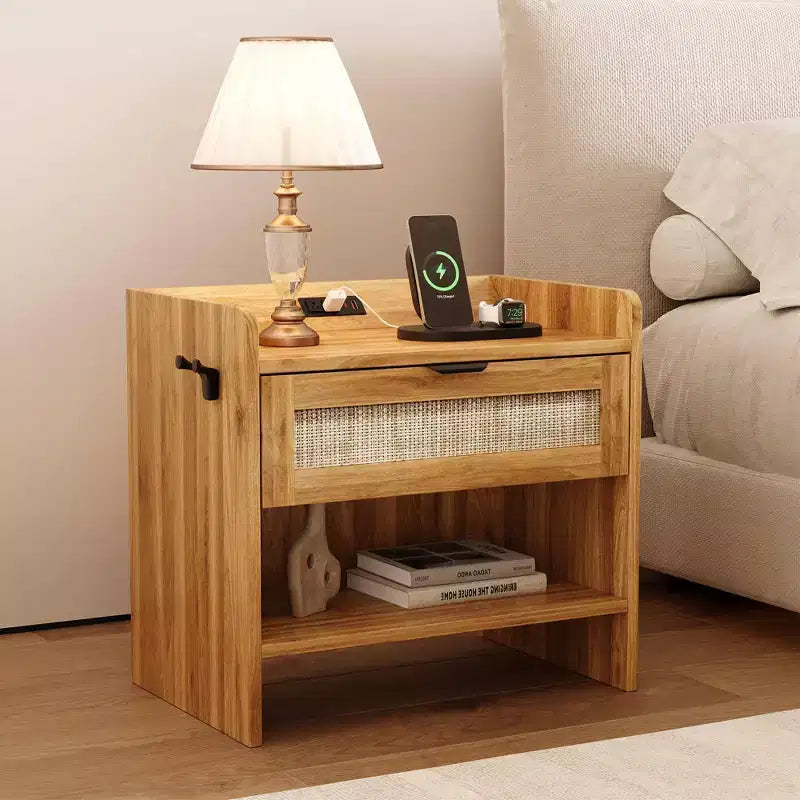 Mesita de Noche de Ratán, Mesa Auxiliar con Estación de Carga Tipo C, Cajón de Almacenamiento y Espacio Abierto, Mesa Auxiliar Bohemio para Dormitorio, Sala de Estar, Oficina